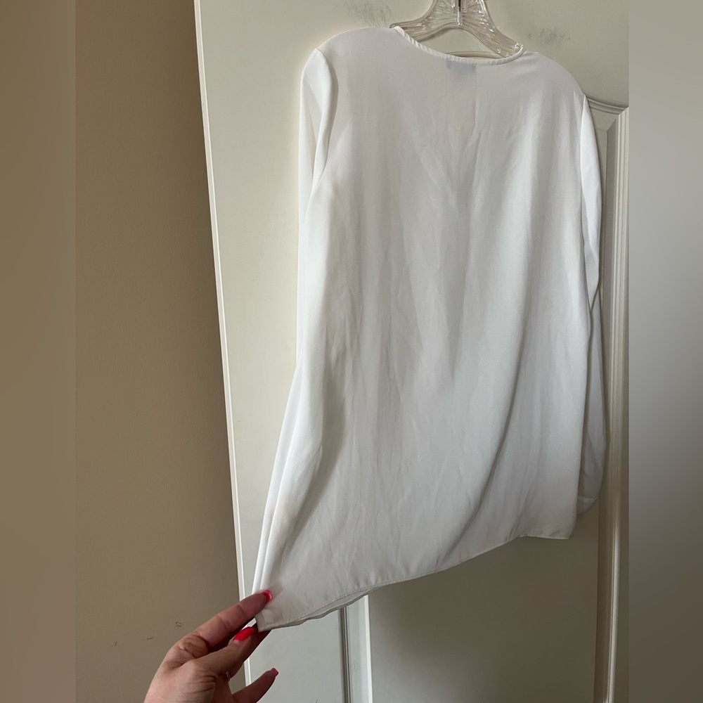 Vince Camuto Elegant White V-Neck Flowy Blouse Women’s Size Small Oversized - Picture 5 of 14